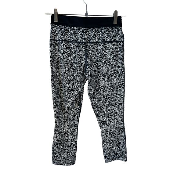 NIKE Dri Fit Women's Printed Cropped Legging Animal Print Size XS Gym Activewear - Picture 2 of 12